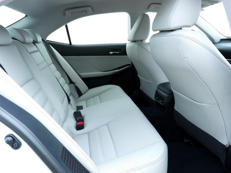  Lexus IS300h 2013 года  (UK) (фото 12 из 12)
